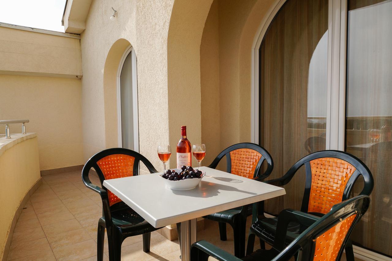 Apart Hotel Forte Roses Montenegro Ko Buljarica Petrovac ภายนอก รูปภาพ